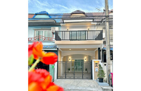 ทาวน์เฮ้าส์ 2 ชั้น มนวดีพาร์ค วัดลาดปลาดุก ถนนเมน ตรงข้ามแมค value เดิม