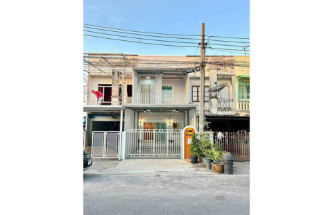ทาวน์เฮ้าส์ 2 ชั้น หมู่บ้านร่มเงาไม้ วัดลาดปลาดุก ทำเลดีถนนเมนก่อนถึงสวนสาธารณะ