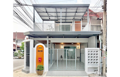 ทาวน์เฮ้าส์ 2 ชั้น หมู่บ้านอุบลชาติ 2 ไทรม้า-ท่าอิฐ ซอยบางรักน้อย 15 แปลงมุม