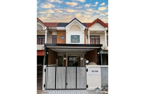 ทาวน์เฮ้าส์ 2 ชั้น หมู่บ้าน ช.รุ่งเรือง 5 ติดถนนรัตนาธิเบศร์ ใกล้รถไฟฟ้าสามแยกบางใหญ่