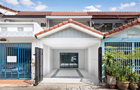 (ขายแล้ว) บ้านมือสองตกแต่งใหม่ ทาวน์เฮ้าส์สองชั้น ซอย เรวดี 57 แยก 8 ใกล้ตลาด