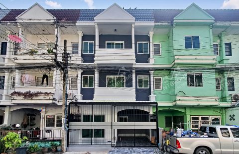 (ขายแล้ว) ทาวน์เฮ้าส์ 3 ชั้น หมู่บ้านเรวดี 3 ซอยเรวดี 58 แต่งใหม่พร้อมอยู่