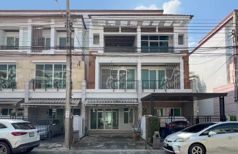 ทาวน์โฮม 3 ชั้น บ้านกลางเมือง เออร์บาเนี่ยน ลาดพร้าว-เสนา 2 ถนนเมนโครงการ ทำเลดีใกล้ เซ็นทรัล ลาดพร้าว