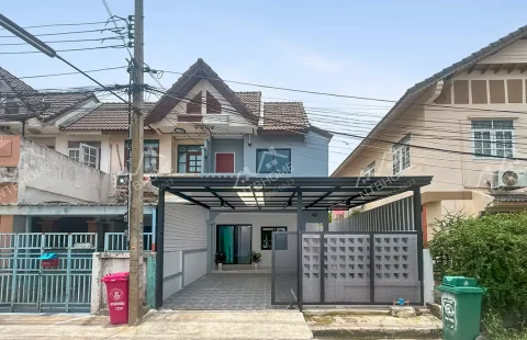 หมู่บ้านเพชรเอก ต้นซอยวัดลาดปลาดุก แต่งใหม่ ต่อเติมครบพร้อมอยู่