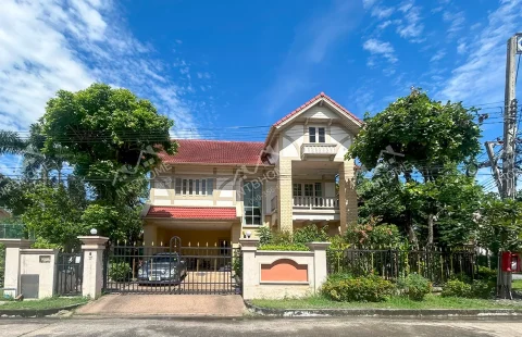 ลัดดารมย์ ปิ่นเกล้า แปลงมุม 118.2 ตร.ว. ติดสนามเทนนิส ทำเลดีบนถนนกาญจนาภิเษก