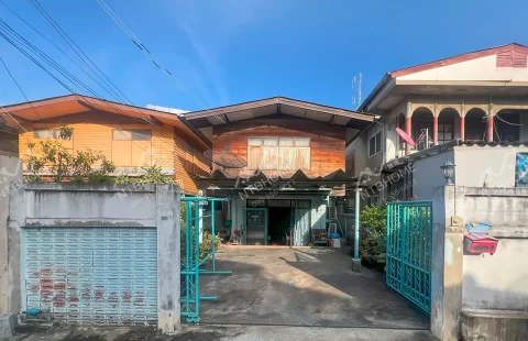 บ้านแฝดสร้างเอง 2 ชั้น ซอยนครอินทร์ 8 แยก 2/2 ทำเลดี เข้าซอยไม่ลึก ใกล้สะพานพระราม 5
