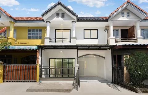 ทาวน์โฮม 2 ชั้น รีโนเวทใหม่ หมู่บ้านบัวทอง 4 ซอยบ้านกล้วย-ไทรน้อย ใกล้ตลาด