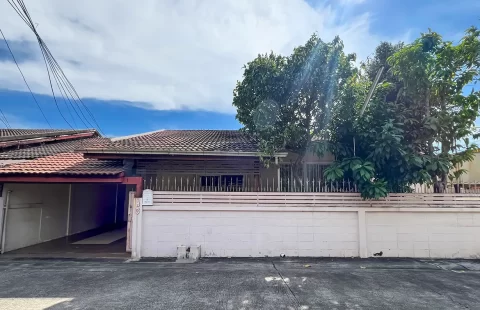 บ้านเดี่ยวชั้นเดียว นนท์นิเวศน์ 3 สนามบินน้ำ ซอยวัดชมภูเวก 4 (ซอยนนทบุรี 33) ทำเลดี เข้าซอยไม่ลึก