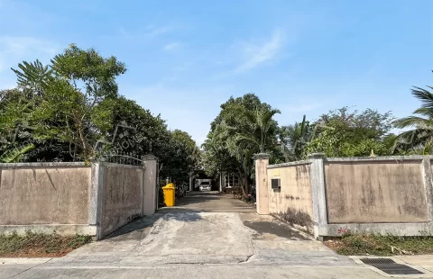 บ้านเดี่ยว 2 ชั้น 245 ตร.ว. ซอยบางกร่าง 62/1 ต่อเติมครบ ทำเลดี เข้าซอยไม่ลึก จากถนนราชพฤกษ์