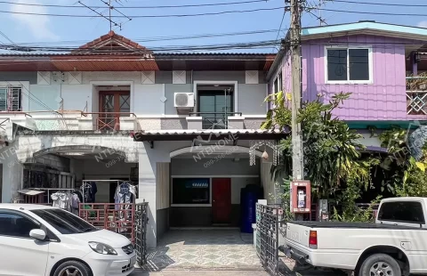 ชายน้ำจามจุรี บางบัวทอง ต่อเติมครบพร้อมอยู่ ทำเลดี ใกล้รถไฟฟ้า