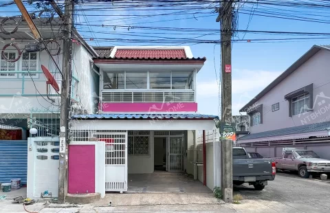 ทาวน์เฮ้าส์ 2 ชั้น ซอยแก้วเงินทอง 39 จรัญสนิทวงศ์ แปลงมุม ต่อเติมครบพร้อมอยู่ ใกล้ตลาดน้ำตลิ่งชัน