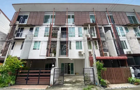 ขาย-ให้เช่า 13,000/เดือน ทาวน์โฮม 3 ชั้นครึ่ง ดิ แอททิค แจ้งวัฒนะ ทำเลดี พร้อมอยู่ ใกล้เซ็นทรัล แจ้งวัฒนะ