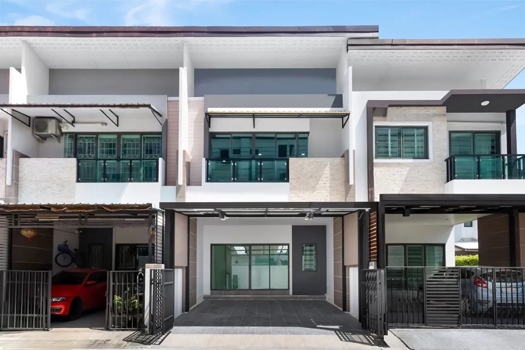 ทาวน์โฮม 2 ชั้น รีโนเวทใหม่ ลิฟวิ่ง เรสซิเดนซ์ รังสิต-ราชพฤกษ์ หน้าบ้านไม่ชนใคร ใกล้ฟิวเจอร์ฯ