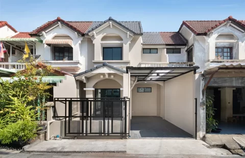 ทาวน์โฮม 2 ชั้น รีโนเวทใหม่ หมู่บ้านกัญจน์เพชร ซ.ประชาอุทิศ 17 ทำเล ดอนเมือง-สรงประภา ต้นโครงการพร้อมอยู่