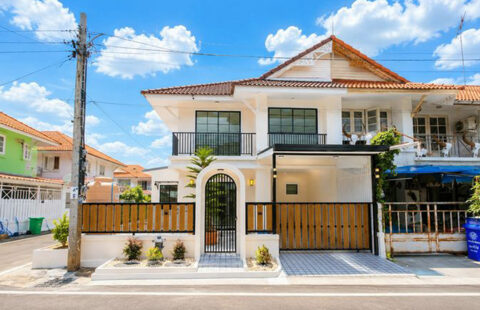 ทาวน์เฮ้าส์ 2 ชั้น หมู่บ้านพฤกษา 3 ซอยวัดลาดปลาดุก แปลงมุม ซอย 142